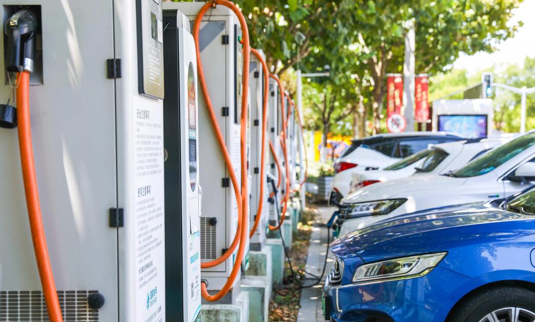 为什么新能源汽车提车时间长？