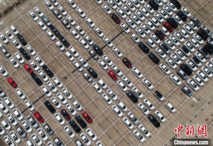 今年前10个月出口翻倍，中国电动汽车为何在海外吃香？