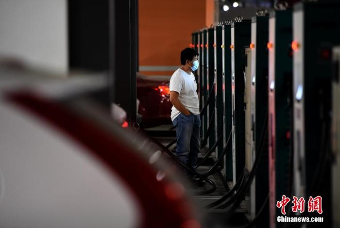 中国新能源汽车如何“开足马力”？